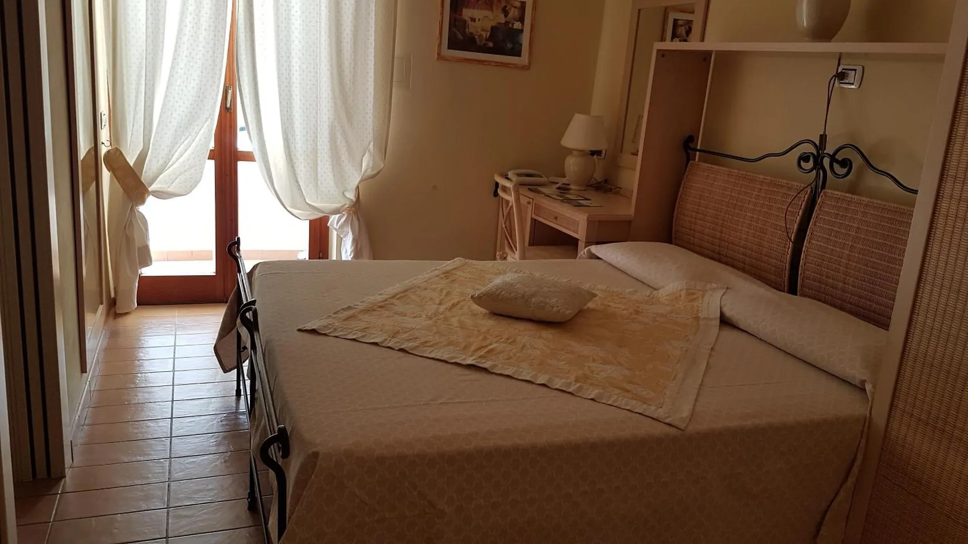 Hotel Gallo Nero SantʼAndrea 3*,  Italia